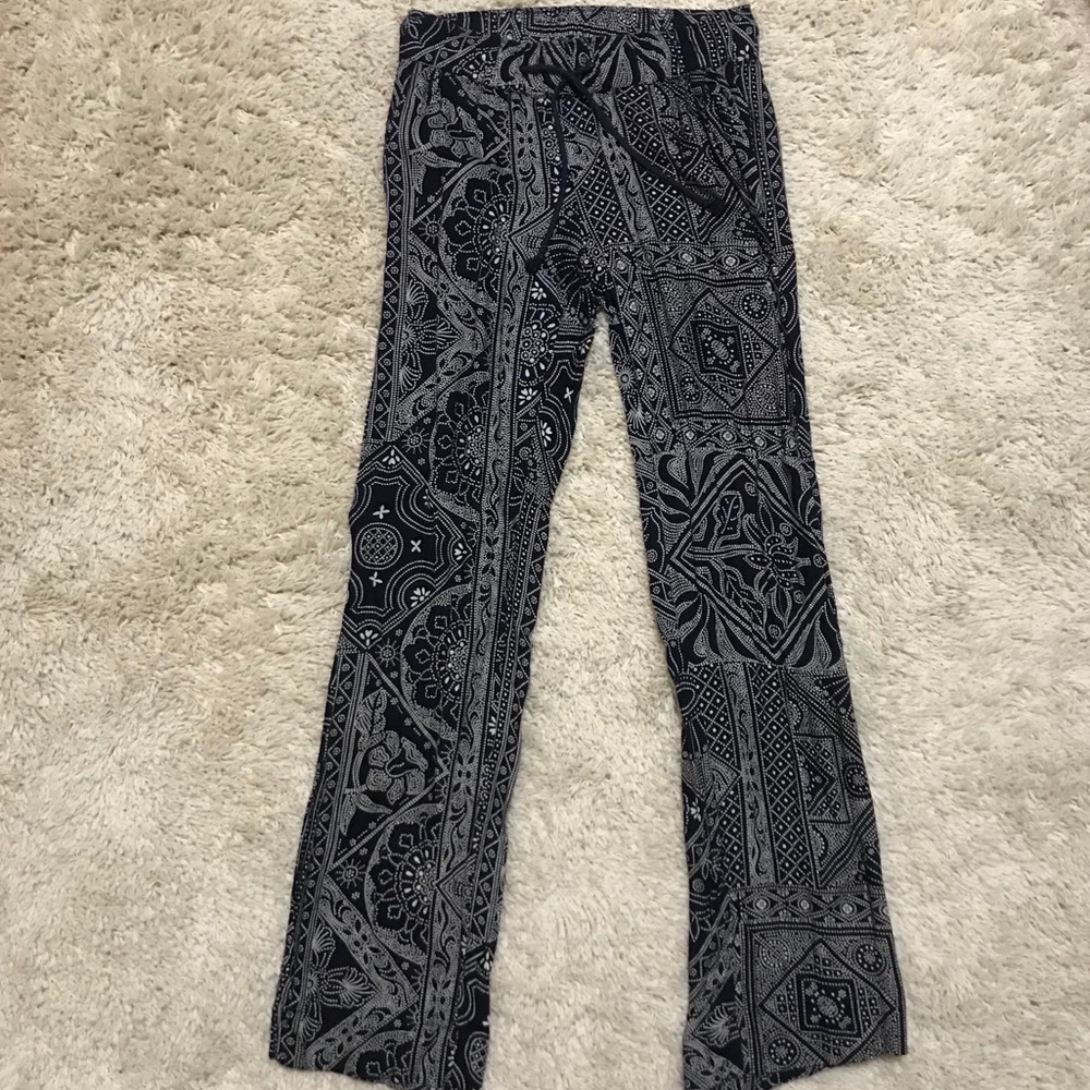 Patterned flowy navy pants